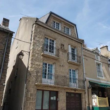 Apt T3 with garage, street of the port, Cancale, 50 m sea and harbor of Houle