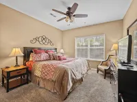 Luxury Lakefront ,1750 sq. ft, 3/2 One Level Condo with NO steps close to ~SDC~ - 3 estrellas