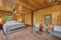 Large cabin near boat rentals & Nantahala with Hot Tub, Pool Table, & Gameroom - Chalets
