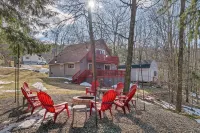 Cozy 4-Season Chalet + Lake Winni + Gunstock + Free Breakfast · Sleeps 8 - Wi-Fi