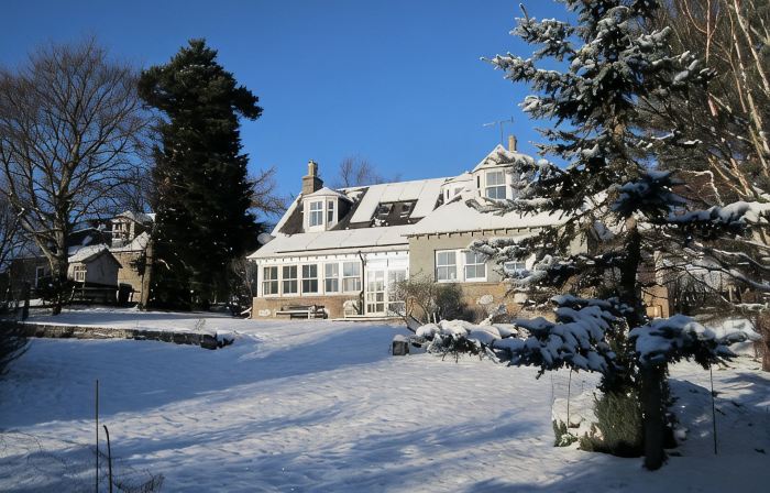 Fabulous Sunny House in Large Private Gardens. Sun Porch & Patio. Mountain Views