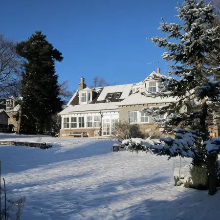 Fabulous Sunny House in Large Private Gardens. Sun Porch & Patio. Mountain Views
