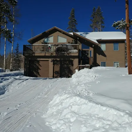 Beautiful Mountain views, 5 ski areas, Nat'l forest hiking, biking, lakes.