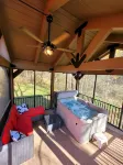 Romantic Get-a-Way!! 1954 Rail Road Caboose!! Relaxing Hot Tub! -  Privatzimmer