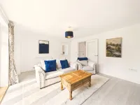 4 Bed Modern Spacious House | Parking x3 | EV Charger - WiFi