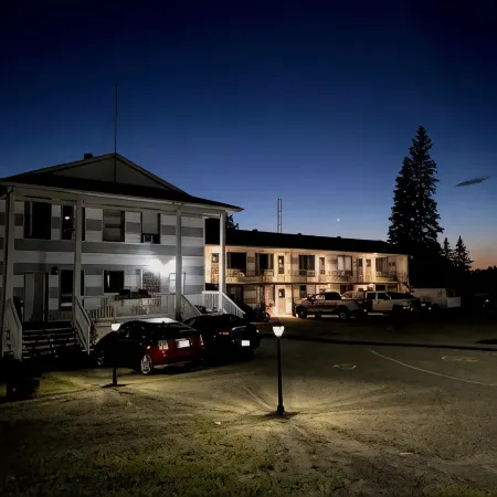 Bay Lake Inn - Frontiersman Motel