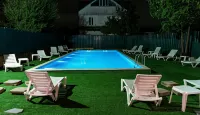 Hotel West Face - piscina