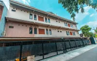 Btx 31 Residence Bintaro - Hostels