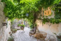 Villa for 12/14 people garden, pool, bbq, 100 meters from the sea, A / C, wi-fi - 4-Star
