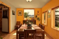 Unique and Spacious Artist's House 5 blocks from Main Street - 4-Sterne