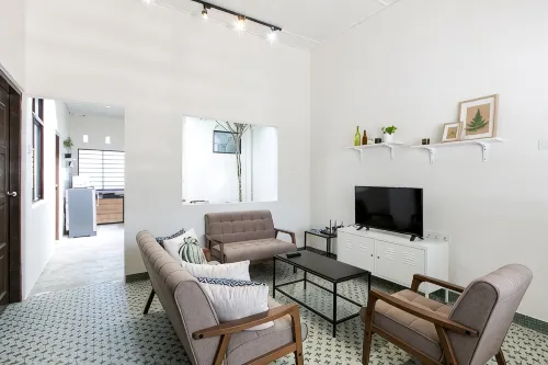Town Center | 2 parking by VCR - Pet friendly