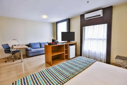 Comfort Hotel Taguatinga - Kolam Renang
