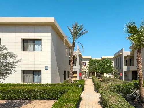 Modern Pool-Front 2BR Gouna Apt | Private Terrace - 2 stjerner