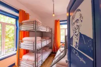 Help Yourself Hostels - Parede