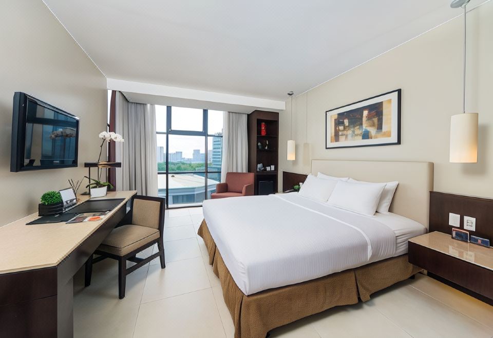 5. B Hotel ..