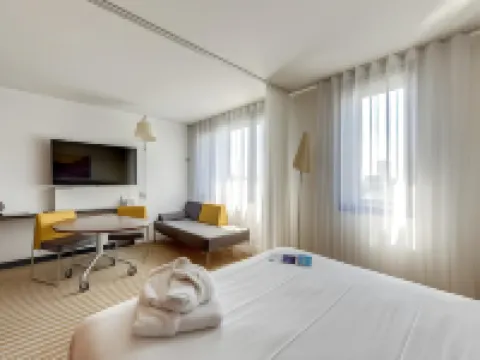 B&B HOME Paris Nord 18ème Hotels in Saint-Denis