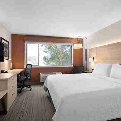 Holiday Inn Express Fort Bragg Rooms