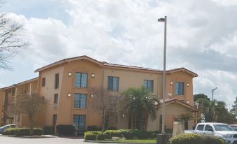 La Quinta Inn by Wyndham New Orleans Veterans / Metairie