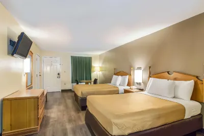 Econo Lodge Hotels in Clinton