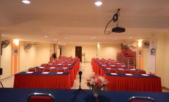 Sun Inns Hotel Meru Raya - Housity