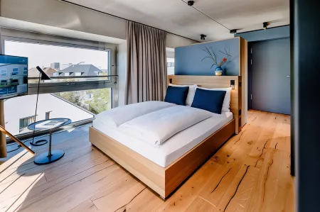 เดอะแฟลก เวสต์ เอ็ม