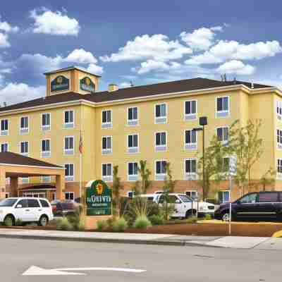 La Quinta Inn & Suites by Wyndham Auburn Hotel Exterior