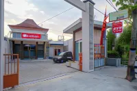 RedDoorz Syariah near Alun Alun Temanggung Hotel dekat Swalayan Mahkota Kranggan