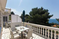 Apartments Villa Dingač Hotels in Trpanj