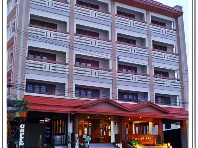 โรงแรม ริเวอร์ ฟร้อนท์ (Riverfront Hotel)
