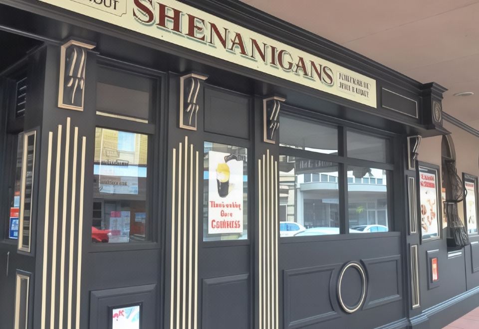 1. 시내니건즈 앳 ..