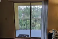 Modern Shared 1 Room in a 2Br Condo Pool Laundry - Condos
