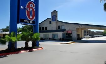 Motel 6 San Antonio, TX - Downtown - Market Square