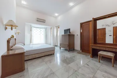 Biru Homestay Bandung Mitra RedDoorz Hotels in Cibeunying Kaler