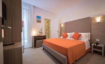 1. Hotel Si..