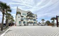 Bliss by the Sea Hotels in Crescent Beach
