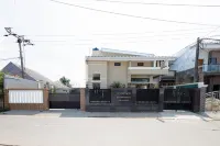 Villa Three King FM Mitra RedDoorz Hotel dekat TOKO BAROKAH H. JUHRI FOTOCOPY