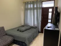 2Br Guesthouse Near Diponegoro University Hotels in Banyumanik