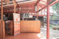 RedDoorz Near Farmhouse Lembang Hotels in Parongpong