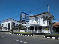 Hotel Sanjaya Inn Hotel dekat Tobaku Marem Jaya