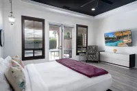 Casa Serenity - Luxury Living w Pool & Jacuzzi Hotels near Shields Date Garden