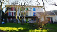 Friendly Auberge Hotels near Stade Michel Bendichou