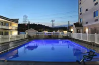 Ramada by Wyndham Harrisonburg - Pools