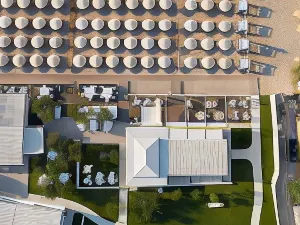 Lichnos Beach Hotel & Suites