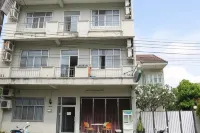 J Home Apartment Hadyai Отели в г. 