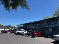 Lamplighter Motel Clearlake - parking
