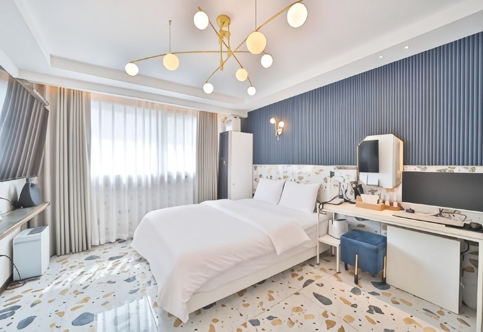 2월호텔 통영죽림점의 외부 모습