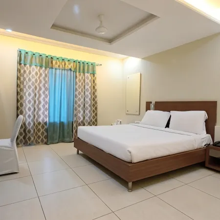 Hotel Sheela Shree Plaza