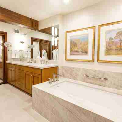 Deluxe King Room with Fireplace Hotel Room Others