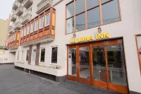 La Luna Inn Hotels near Trap Lima