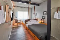 Moxy Chattanooga Downtown Hotels near Ruby Falls